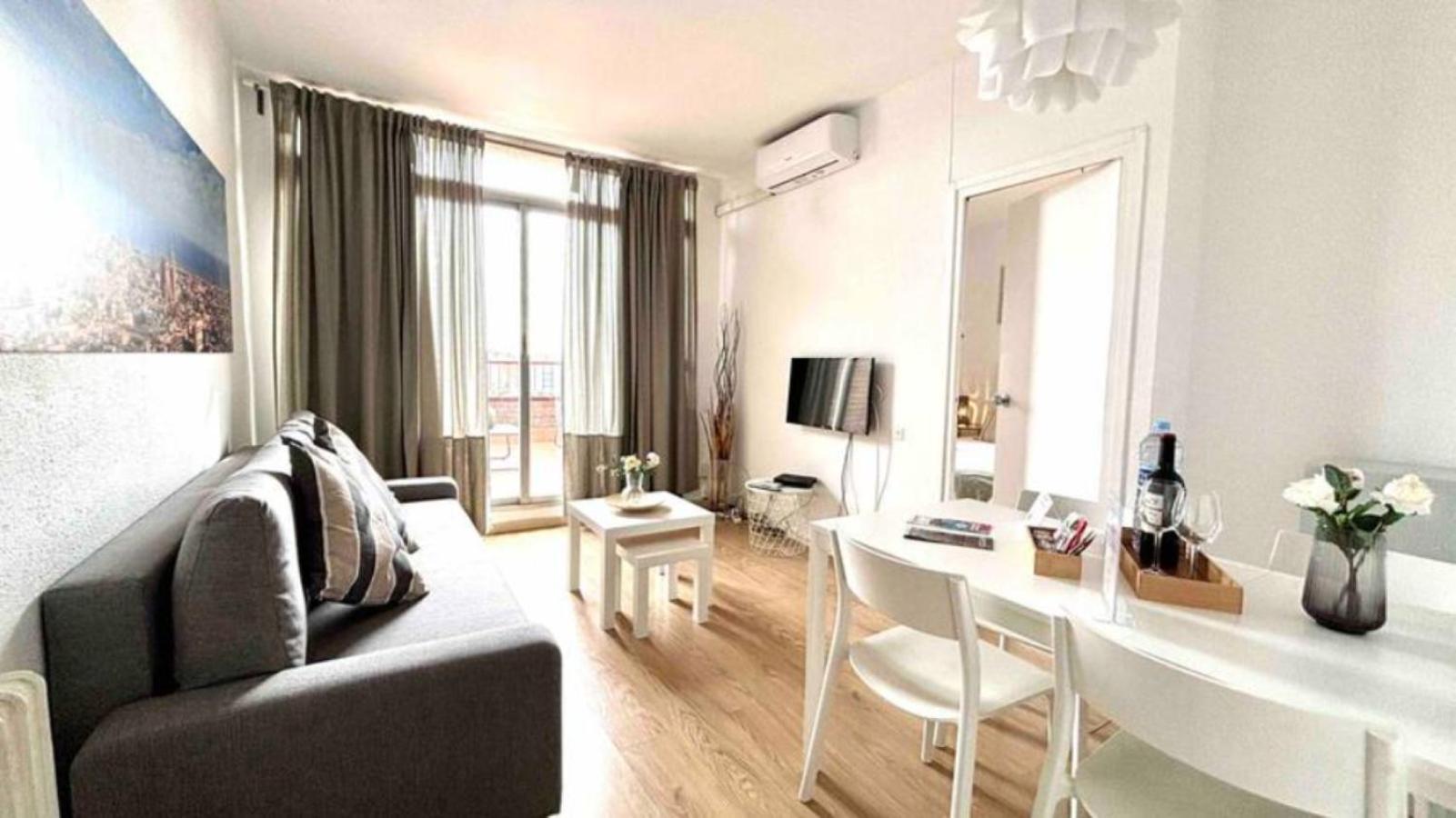 Sants Station Penthouse Apartment บาร์เซโลนา ภายนอก รูปภาพ